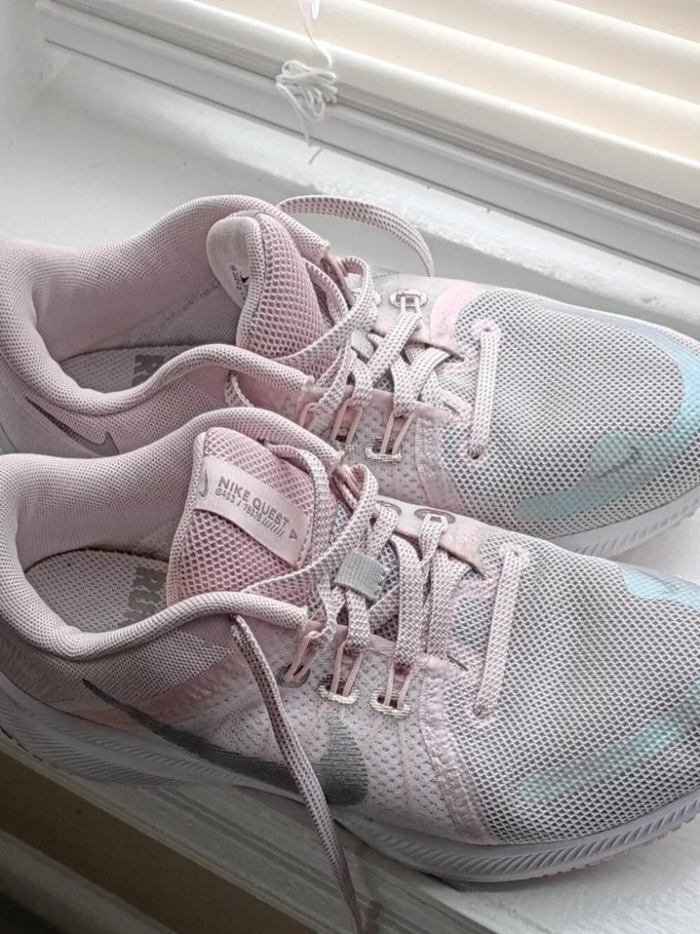 NIKE QUEST Running Shoes for women size 6.5 - Pink 6453/74378